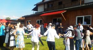 Vulcan. De Rusalii sunteți așteptați la nedeia din Paroșeni!